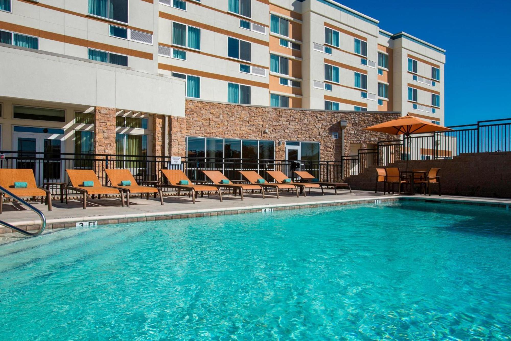 Courtyard By Marriott Dallas Midlothian At Midlothian Conference Center Exterior foto