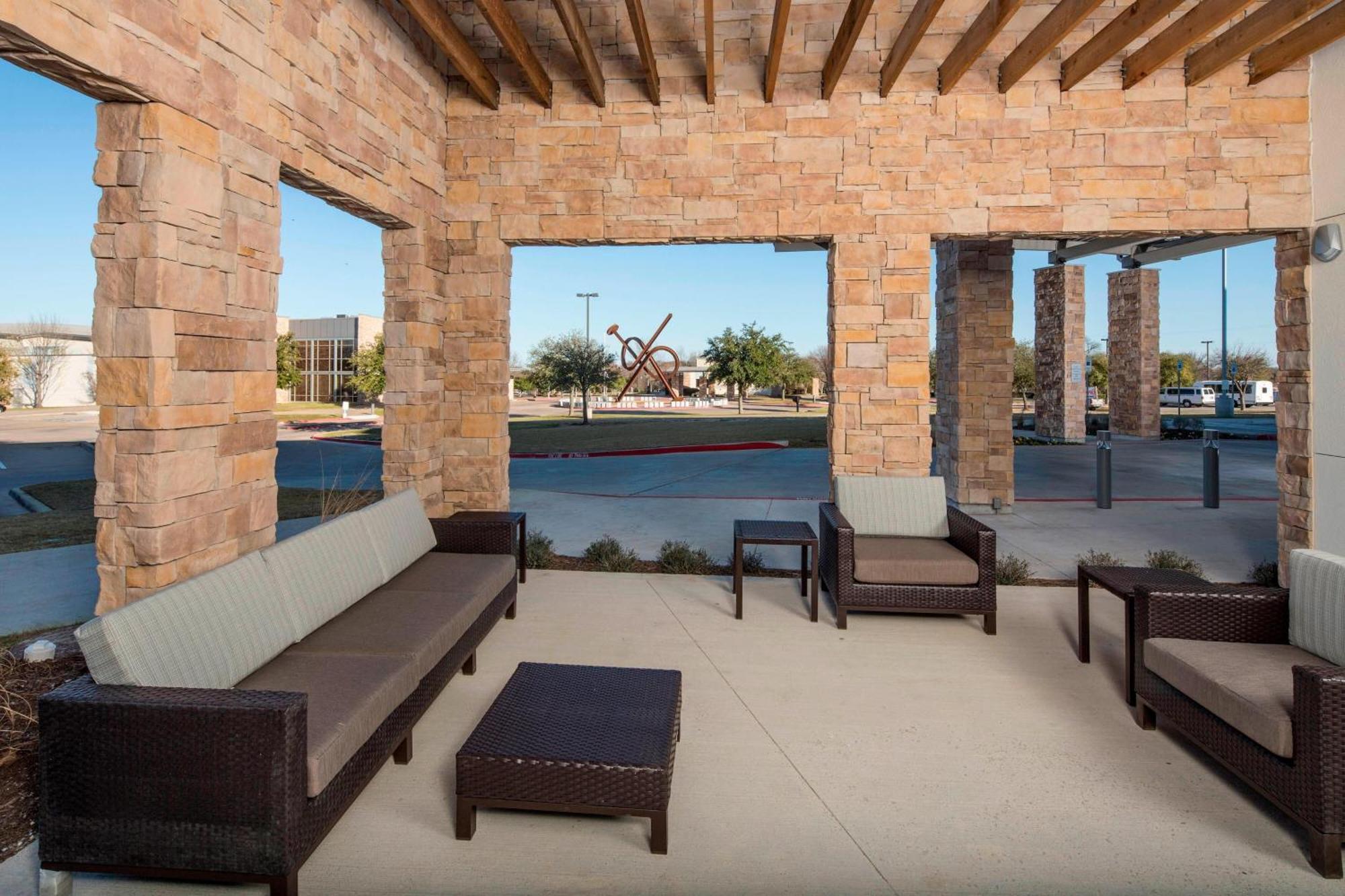 Courtyard By Marriott Dallas Midlothian At Midlothian Conference Center Exterior foto