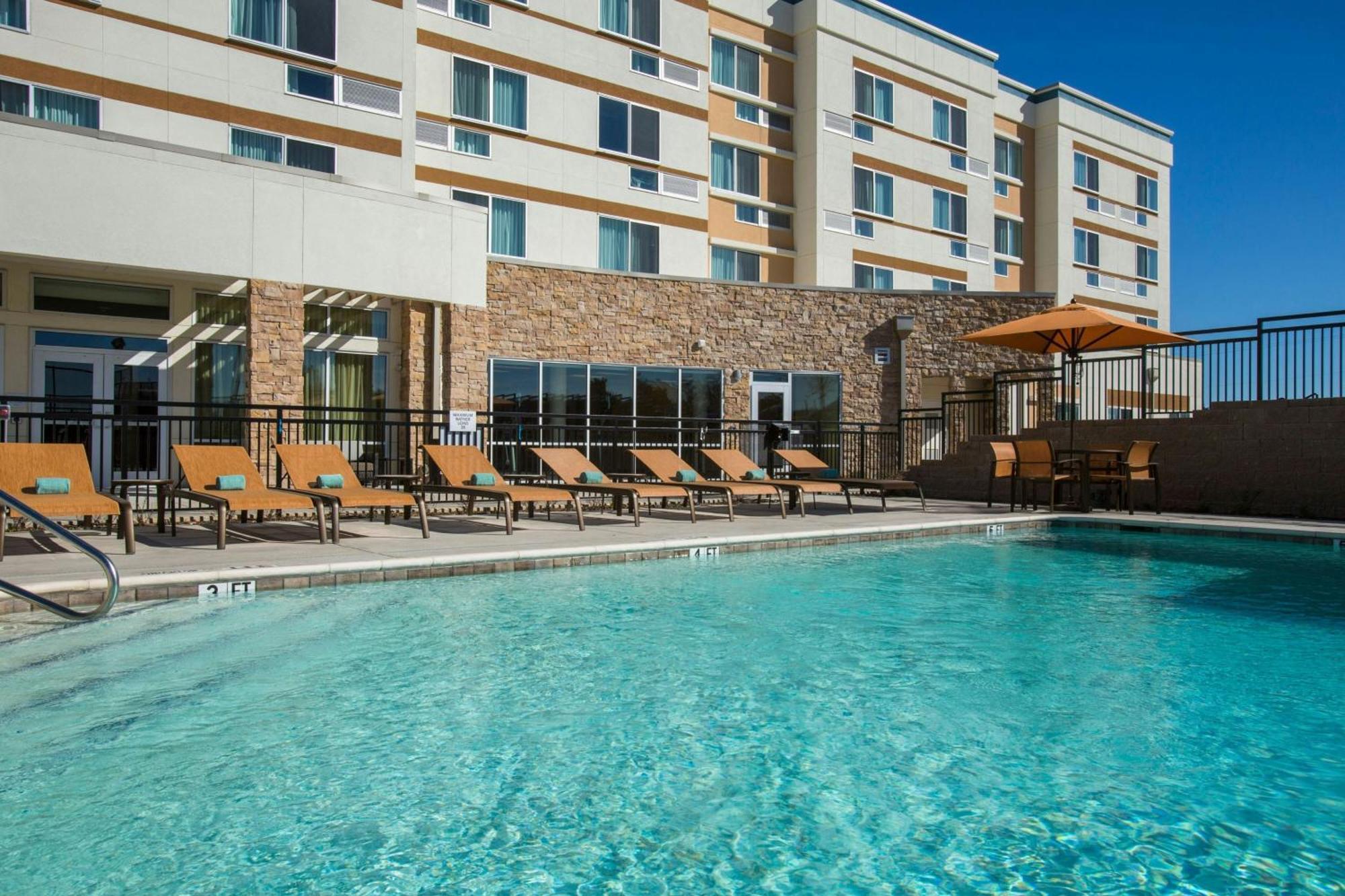 Courtyard By Marriott Dallas Midlothian At Midlothian Conference Center Exterior foto